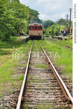 夷umi鐵路磯線的國吉站特快列車（KIHA 28型） 65463581