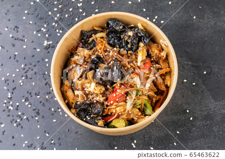 Japanese food: Soba noodles with chicken and vegetables 65463622