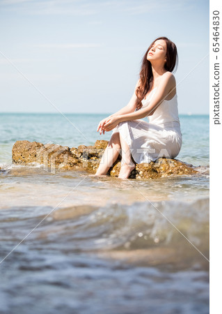 Woman beauty image of sea background Woman beauty image of sea background 65464830