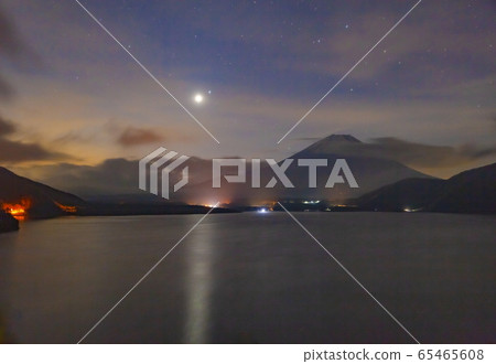 Mount Fuji and the Moon at Lake Motosu in Yamanashi Prefecture 65465608