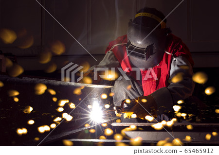 Welding male worker metal is part in machinery Welding male worker metal is part in machinery 65465912