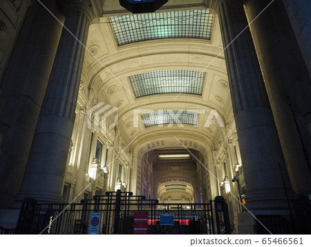 Milan Central Station in the tranquility 65466561