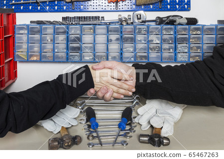 man and woman reaching an agreement 65467263