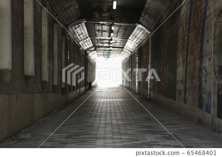 A tunnel 65468401