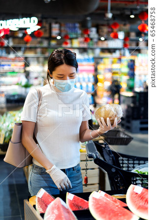 Asian woman shopping for groceries in the market Asian woman shopping for groceries in the market 65468758