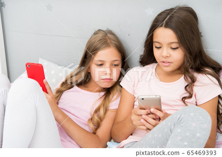 Mobile addicted. Girl play games smartphone 65469393