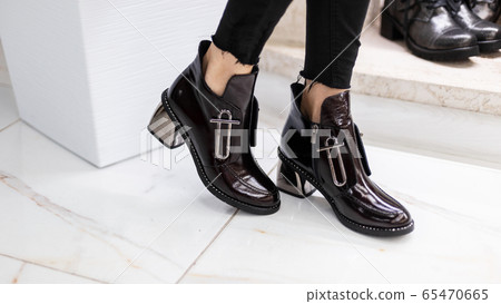 Fashionable black patent leather shoes 65470665