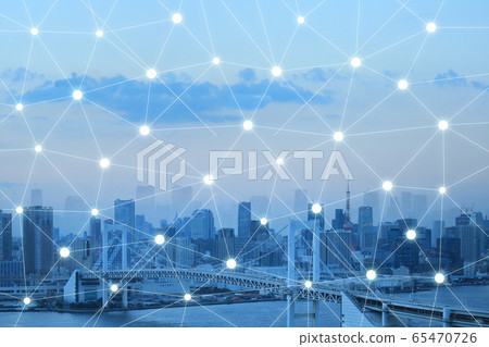 與商人和網絡公司的城市景觀 65470726