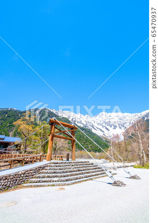 Kamikochi / Kappabashi and Hotaka Mountain Range (early May) Kamikochi / Kappabashi and Hotaka Mountain Range (early May) 65470937
