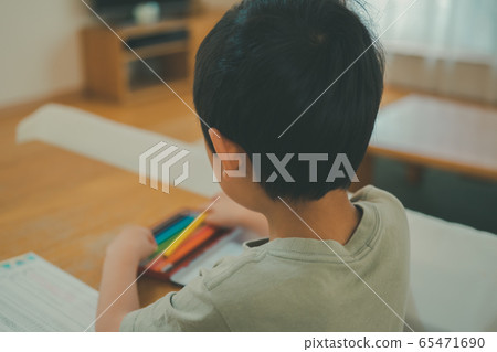 在家學習 在家辦公 小學學生 65471690