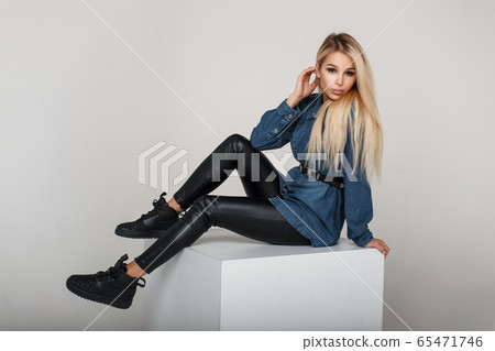 Beautiful young american model woman Beautiful young american model woman 65471746