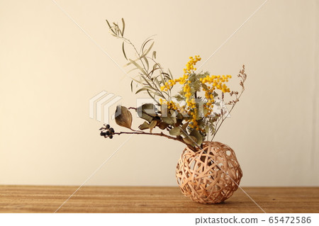 花瓶和乾花 65472586