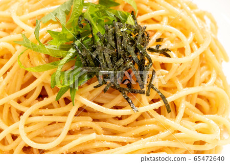 Tarako意大利面(大葉,切碎的海藻澆頭)。 Tarako意大利面(大葉,切碎的海藻澆頭)。 65472640