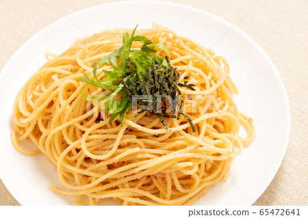 Tarako意大利面(大葉,切碎的海藻澆頭)。 Tarako意大利面(大葉,切碎的海藻澆頭)。 65472641