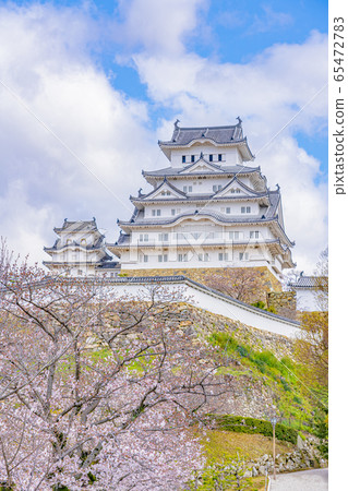 Himeji Castle in spring Himeji Castle in spring 65472783