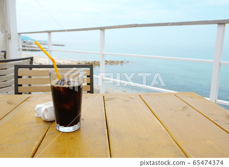 Ice coffee / seaside terrace 65474374