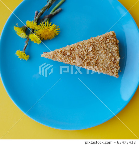 homemade honey cake, the hobby of self-isolation 65475438