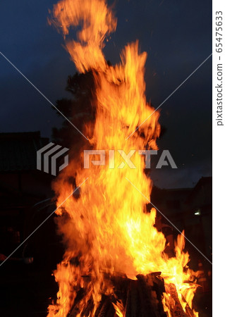 Burning flame Burning flame 65475633
