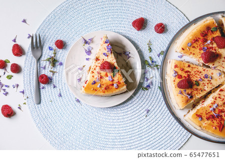 Raspberry baked cheesecake 65477651