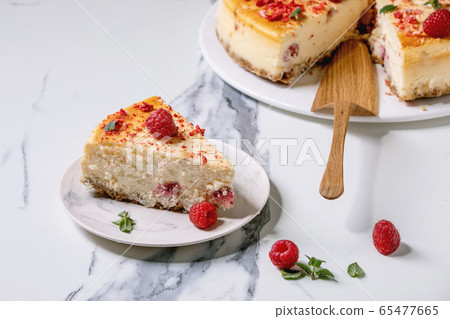 Raspberry baked cheesecake 65477665