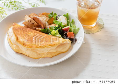 Souffle omelet in fashion in Korea Souffle omelet in fashion in Korea 65477965