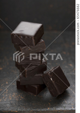 chocolate syrup, graham crackers, peanut butter, chocolate syrup, graham crackers, peanut butter, 65478882