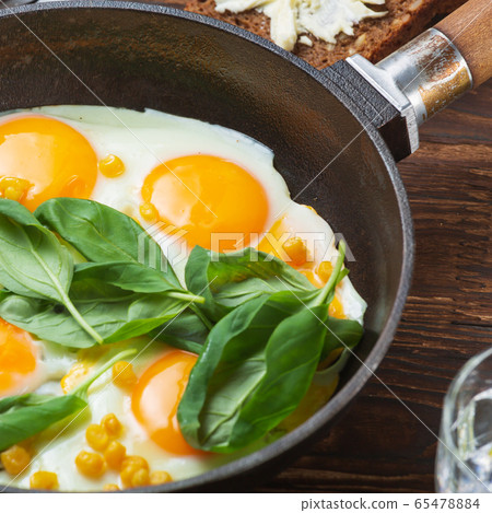 poached egg, healthy breakfast, healthy, scrambled 65478884