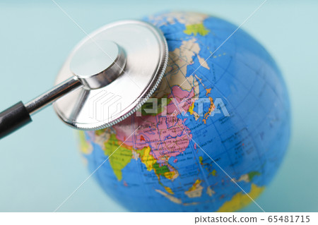 Globe and stethoscope 65481715