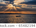 Beautiful clouds and sea surface illuminated by the twilight rays of the morning sky 65482194