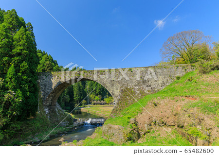 Kumamoto_Fresh green and Tsuruhashi Bridge 65482600