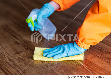 用消毒噴霧劑清潔人員 用消毒噴霧劑清潔人員 65482788