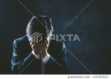 悲傷的商人 65483023