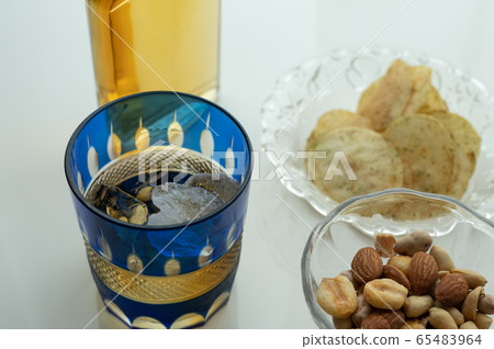 Whiskey rock 65483964