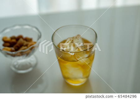 威士忌加水 65484296