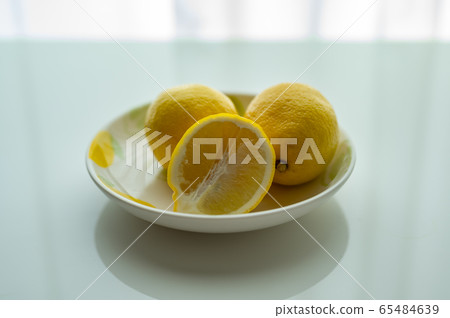 Lemon  65484639