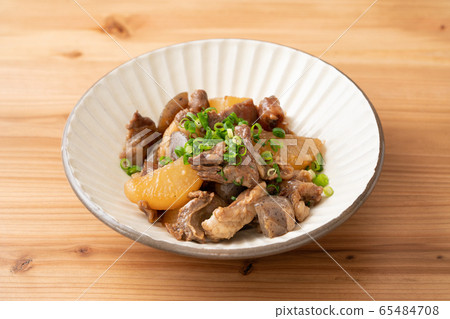 燉牛筋和蘿蔔 65484708