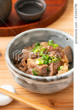 Braised beef streak 65484796