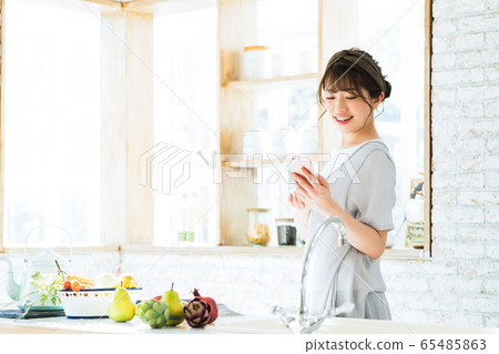 廚房女性主婦家務生活方式烹調 65485863