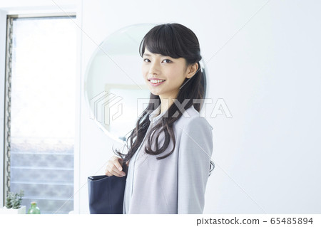 年輕的女士 65485894