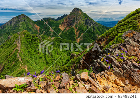 View of the main peaks of Yatsugatake from Mt. View of the main peaks of Yatsugatake from Mt. 65488241