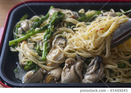 Oyster and rapeseed Peperoncino 65489845