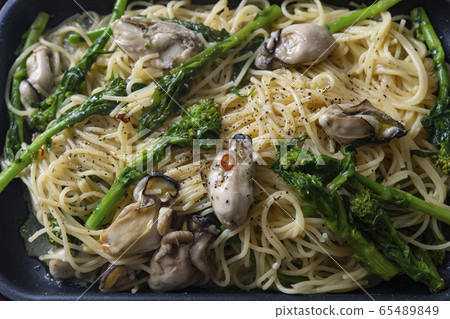 Oyster and rapeseed Peperoncino 65489849