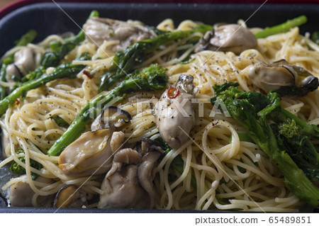 牡蠣和油菜籽Peperoncino 牡蠣和油菜籽Peperoncino 65489851