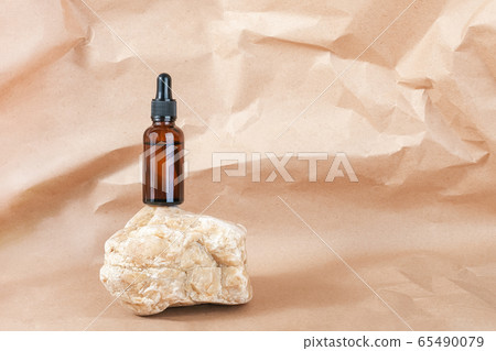 Serum in brown transparent glass bottle with Serum in brown transparent glass bottle with 65490079