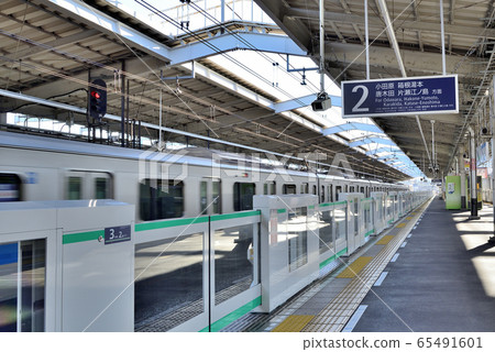 Yoyogi-Uehara Station Platform Odakyu Line, Chiyoda Line 65491601
