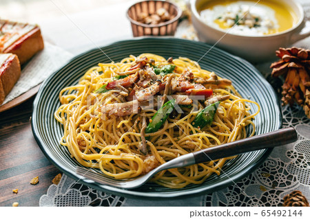 Pasta Pasta 65492144