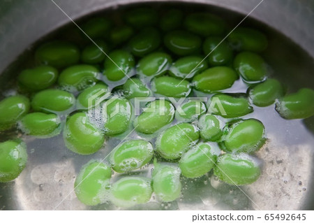 Boil beans Boil beans 65492645