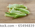 Mature corn on the cob wooden background, flat lay, top view 65494839