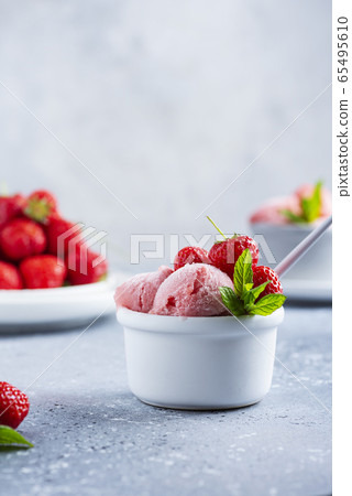 Summer sorbet with fresh strawberry Summer sorbet with fresh strawberry 65495610
