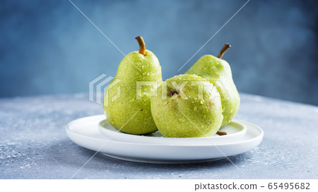 Sweet green pears 65495682